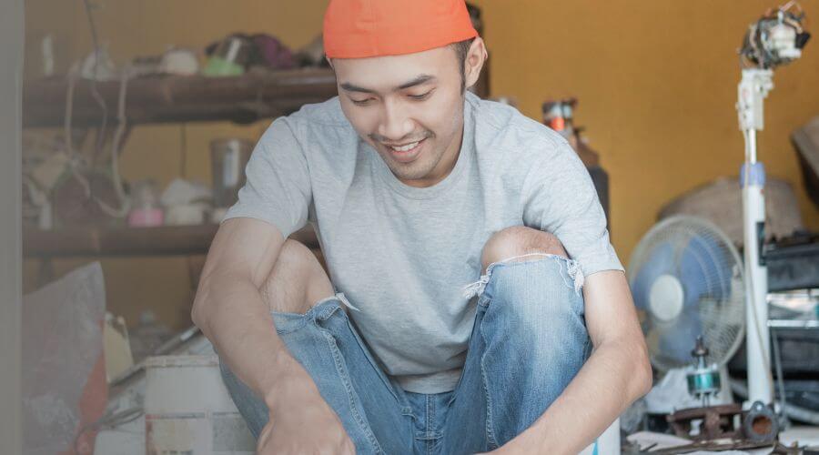 Why choose water damage restoration service for commercial flood cleanup in Universal